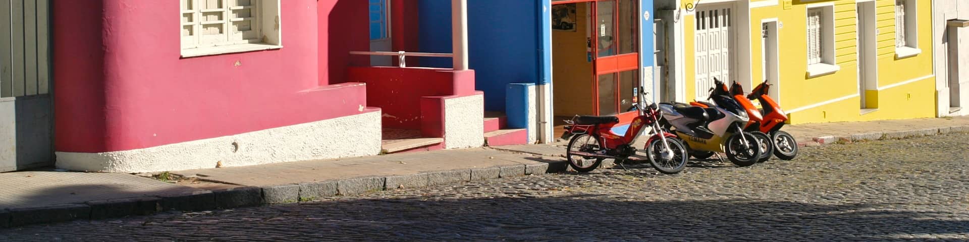 Colonia del Sacramento showing a house