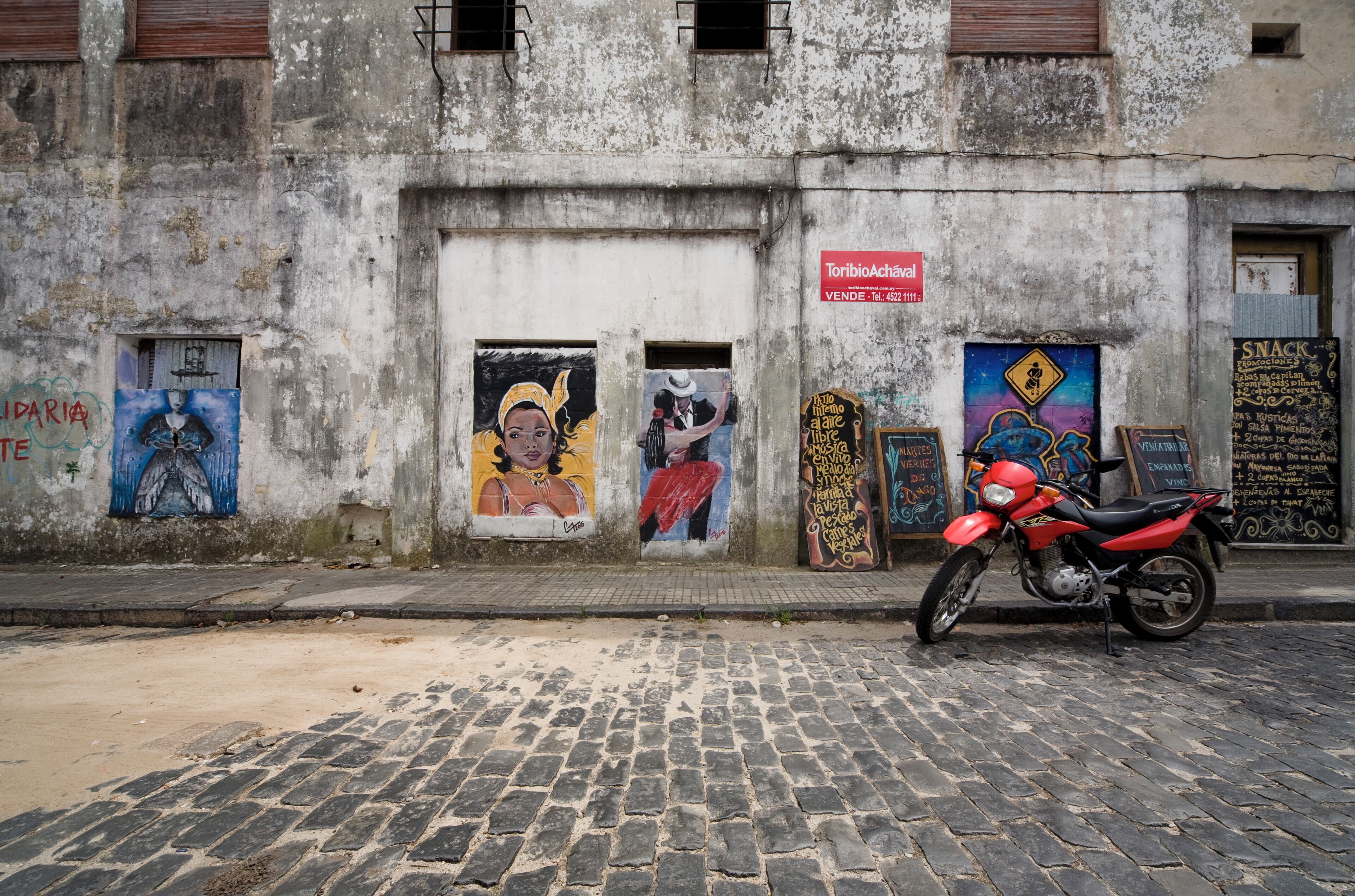 Street art Colonia Uruguay.
A short trip over the Rio Plata,from Buenos Aires lies the sleepy backwater of Colonia Uruguay. In sharp contrast to Argentina's Capital The Barrio Historico , "founded 1680", is a UNESCO World Heritage site.
#Culture #Adventure