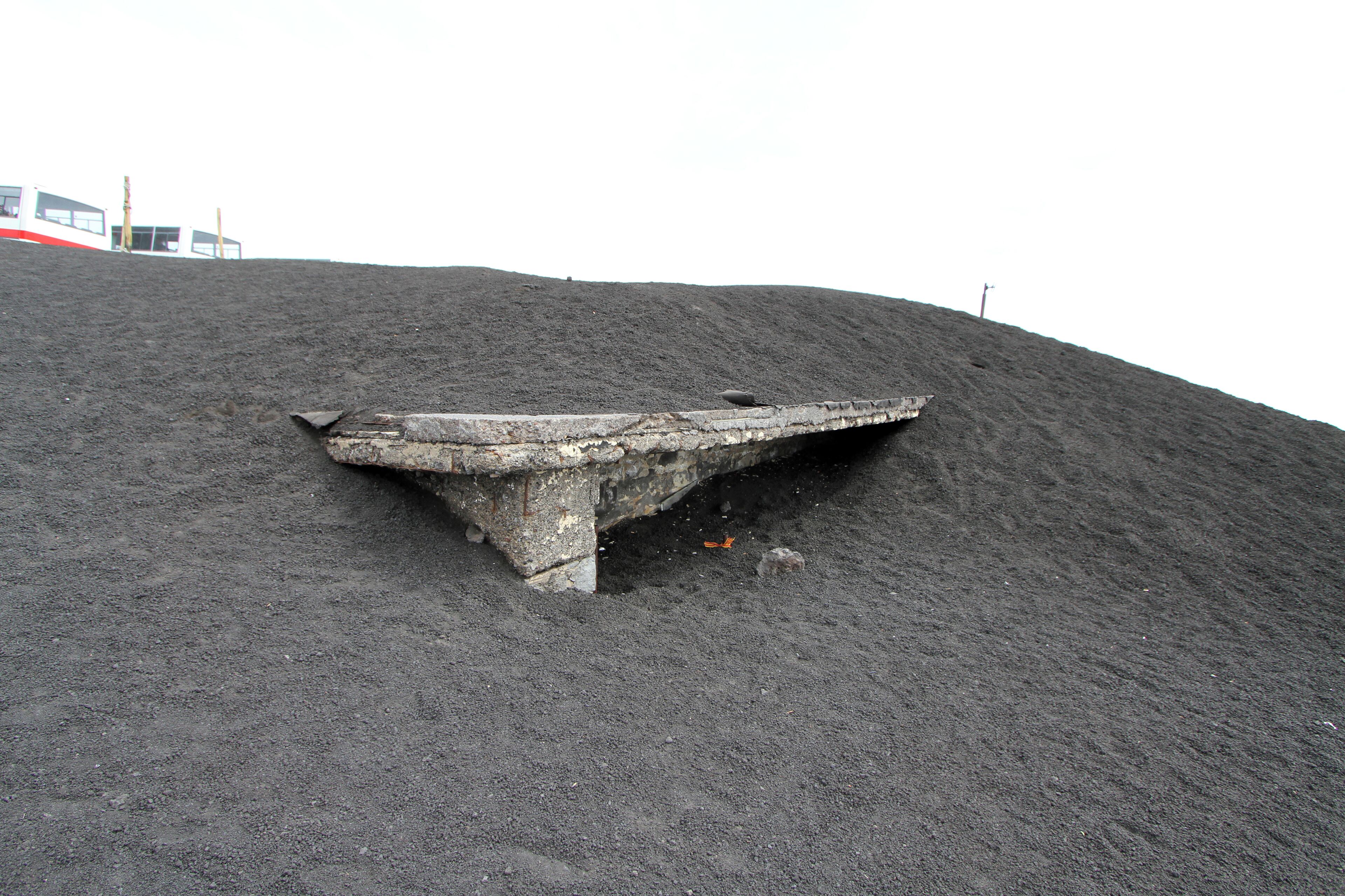 Ciò che resta del rifugio Torre del Filosofo, 2920 metri di altezza.