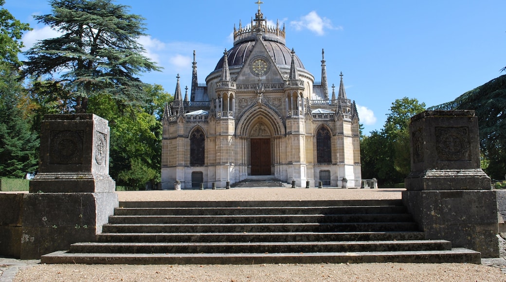 This building is indexed in the Base Mérimée, a database of architectural heritage maintained by the French Ministry of Culture, under the reference PA00097097 .