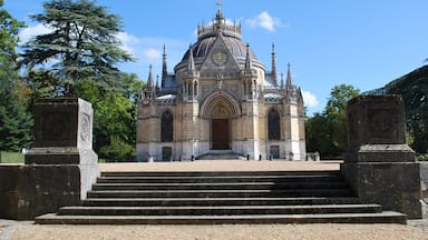 This building is indexed in the Base Mérimée, a database of architectural heritage maintained by the French Ministry of Culture, under the reference PA00097097 .