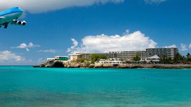 Landing at Sint Maarten Airport