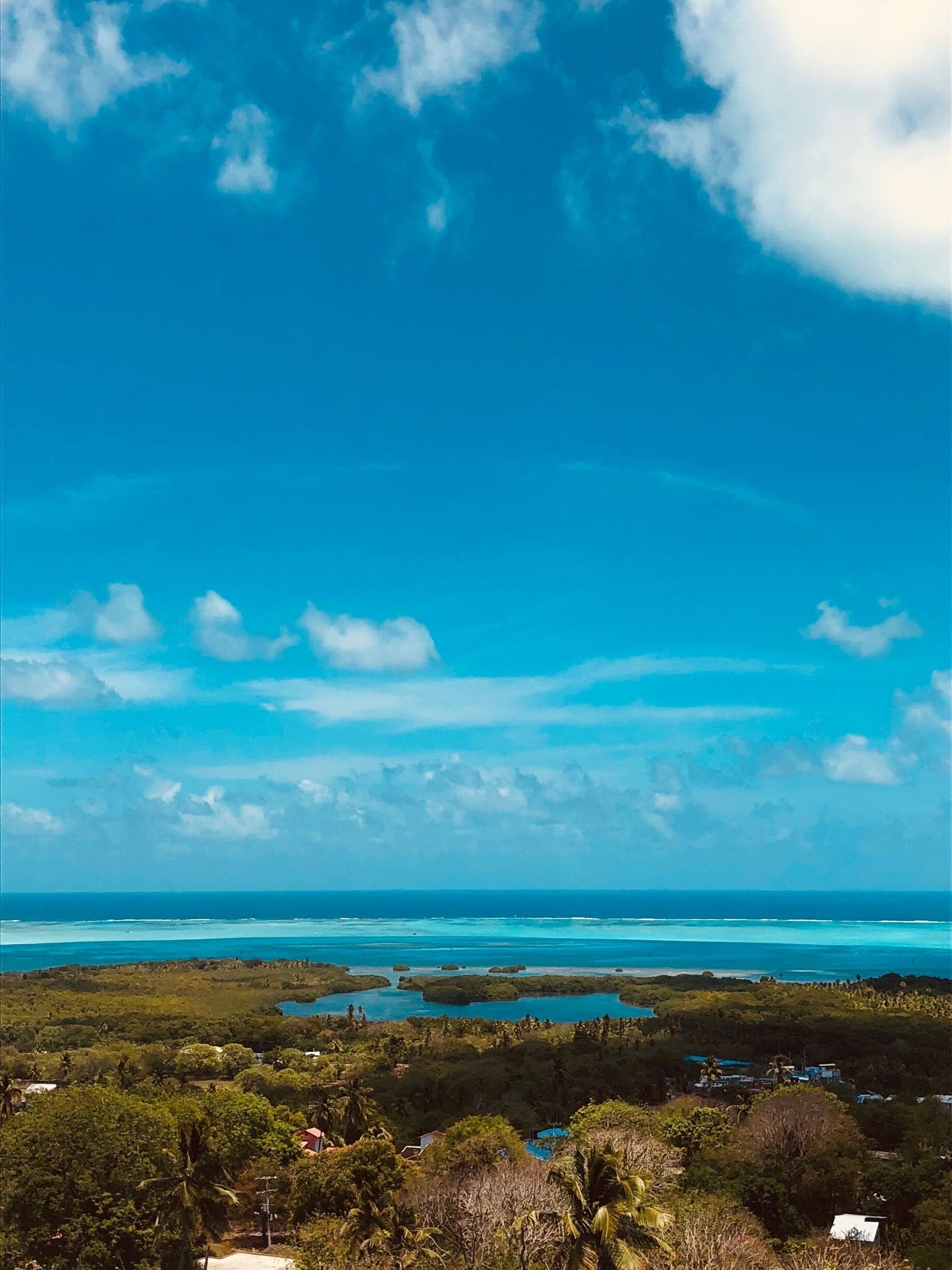 Breathless Blue Views from the hills at San Andrés Island in beautiful 🇨🇴. Thinking Beach 🤔? Think Colombia! #LifeAtExpedia
#BVSBlue
