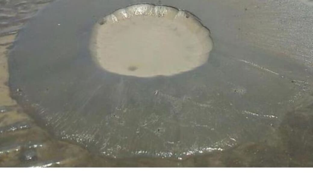 Mud craters at Puerto Caldera caused by today's earthquake