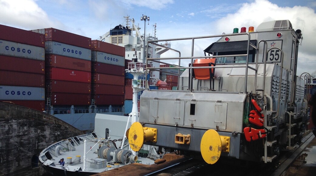 Gatun Gates. Canal do Panamá em dezembro de 2014