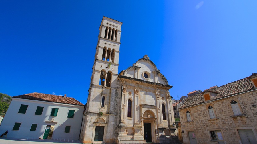 Hvar showing a church or cathedral and heritage elements
