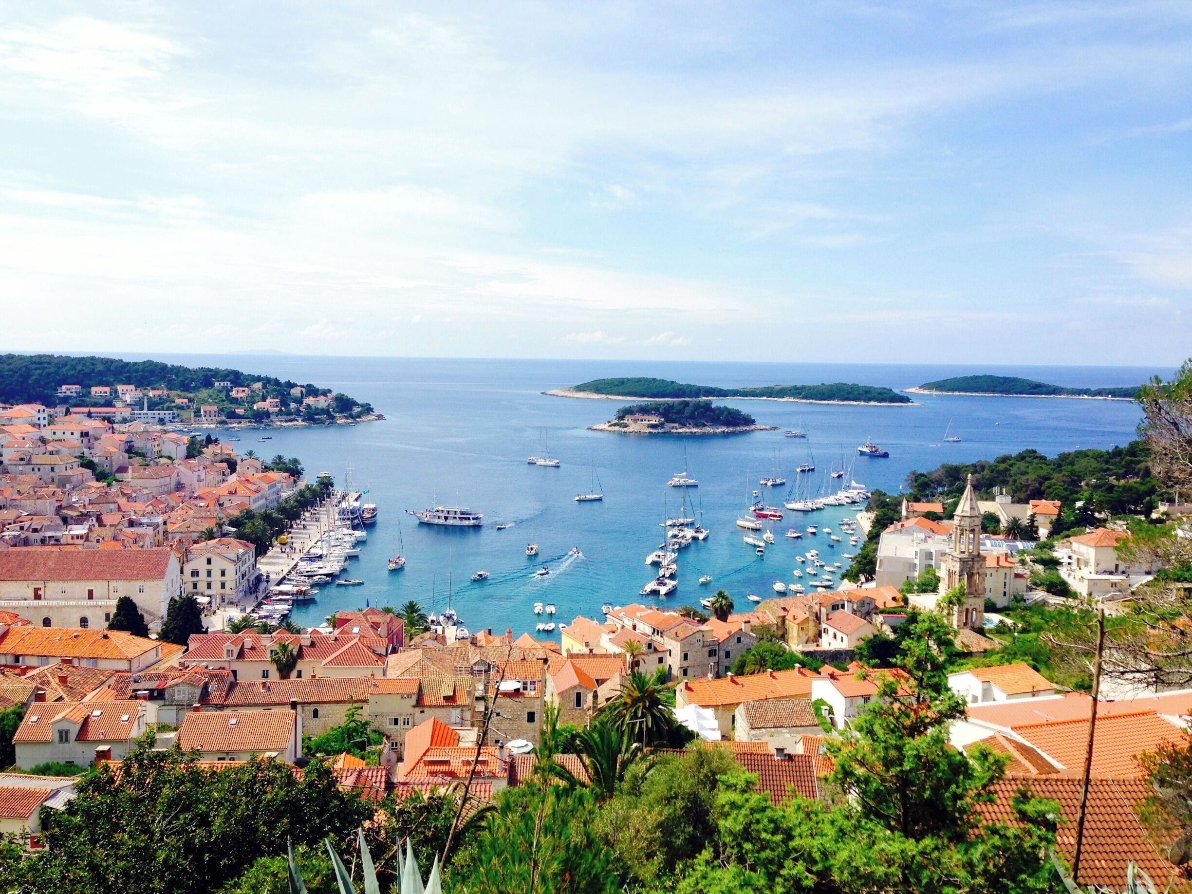 A hike up the mountain to the fortress in Hvar. What a great view :)
#waterlust