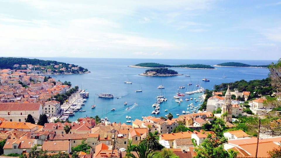 A hike up the mountain to the fortress in Hvar. What a great view :)
#waterlust