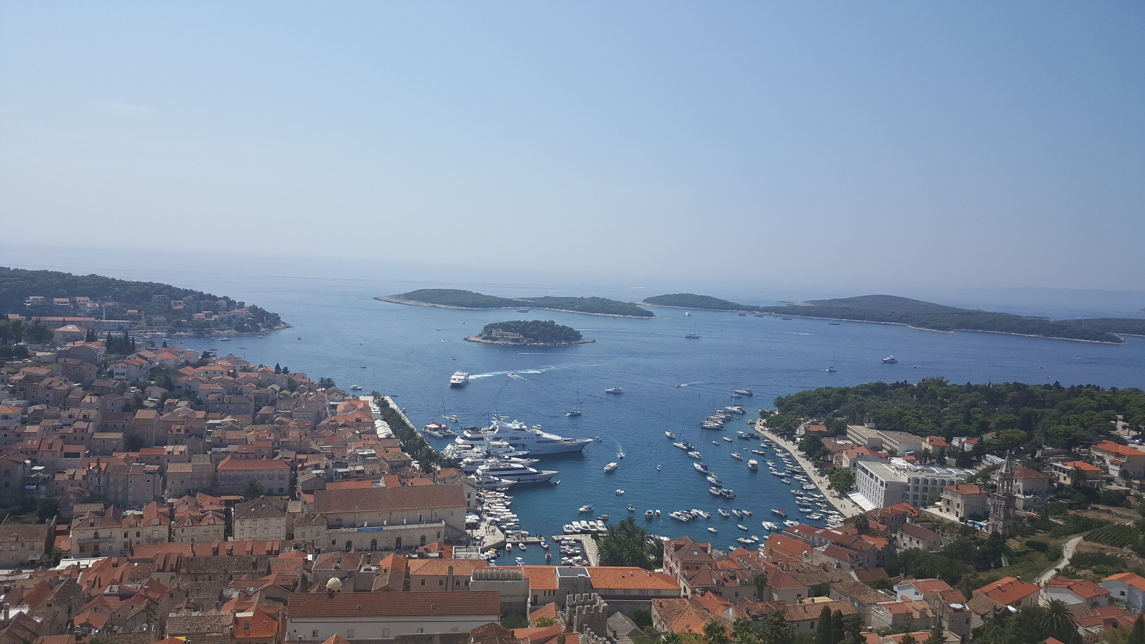 View of the port and neighbouring islands from the fortress.

  -2018