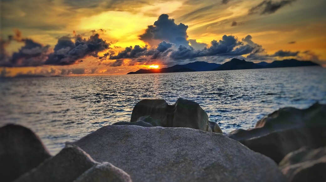 Sunset view while cycling the 3rd largest inhabited island of seychelles.
This island can be completely explored via cycle. Most of the people here rely on cycles.
The island in the front is praslin, it is the 2nd largest inhabited island.
#LifeAtExpedia
#Beaches