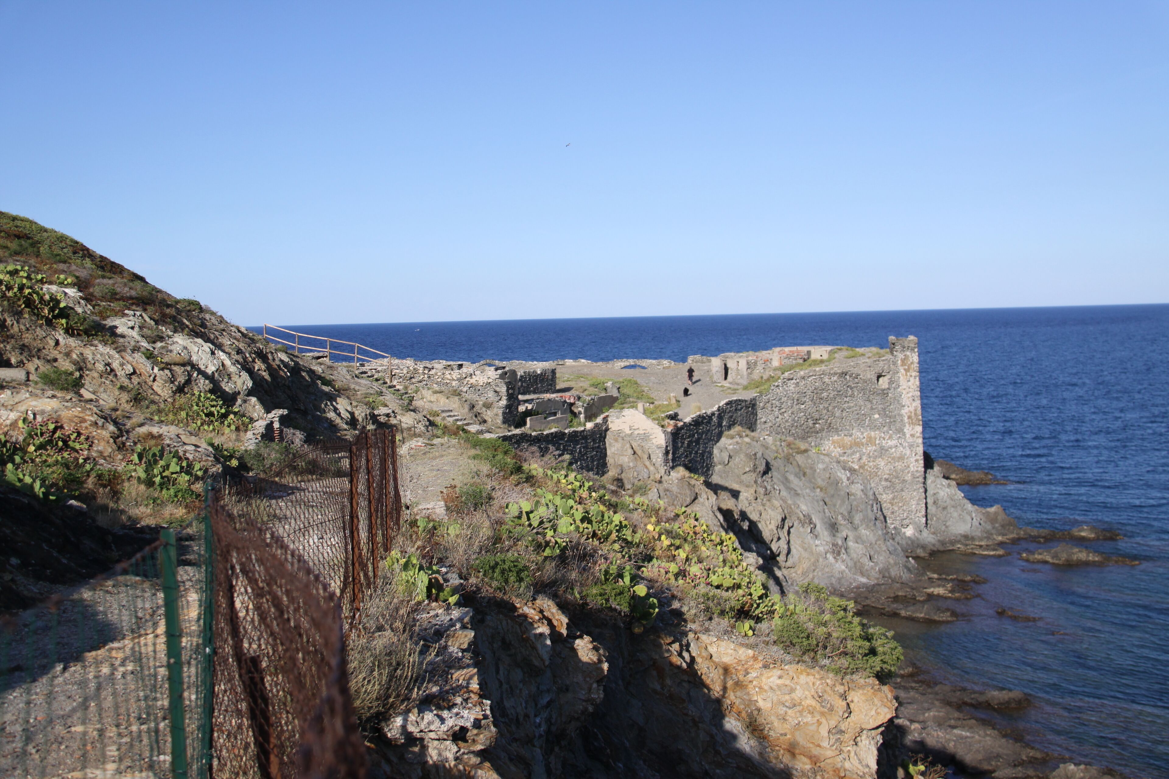 This building is inscrit au titre des Monuments Historiques. It is indexed in the Base Mérimée, a database of architectural heritage maintained by the French Ministry of Culture, under the reference PA00104188 .