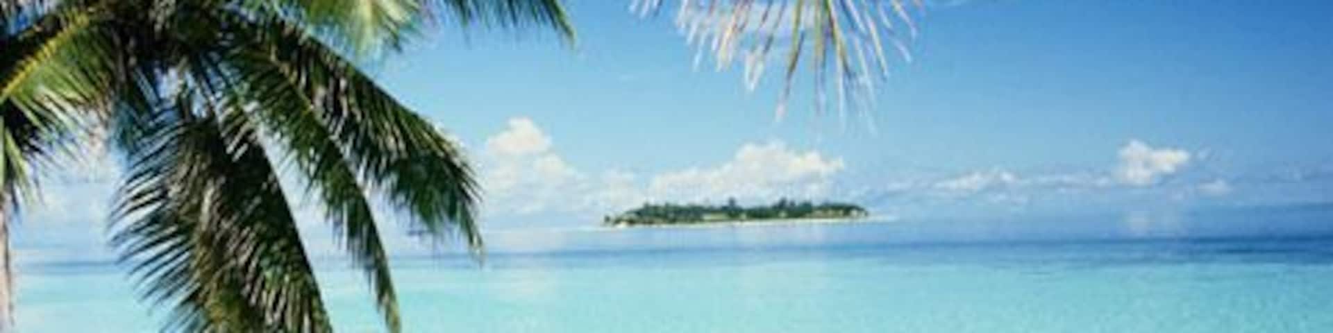 Maldives, Ihuru Island, tropical lagoon