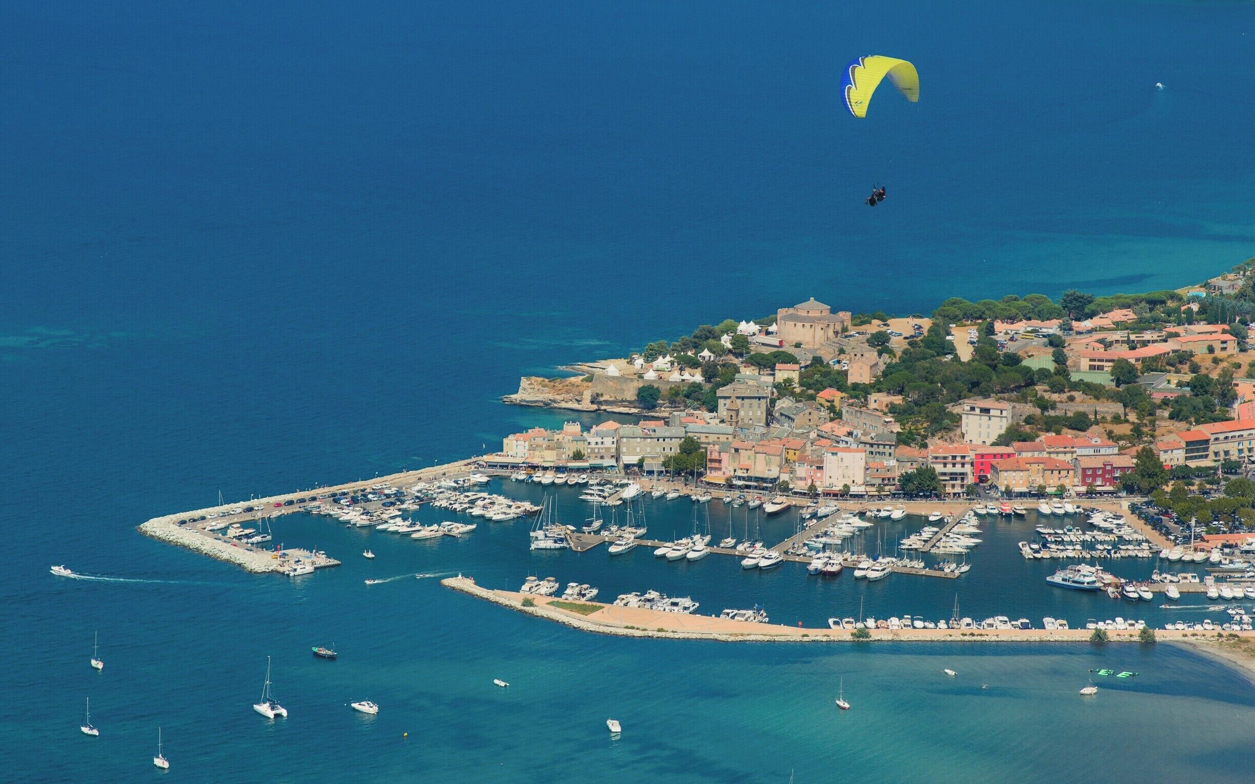 Just coming back from vacations in Corsica, France. We tried paragliding over Saint-Florent's bay. I can't imagine a better place for our first flight. What an amazing experience!

#LifeAtExpedia #SummerVacations #Corsica #Altore