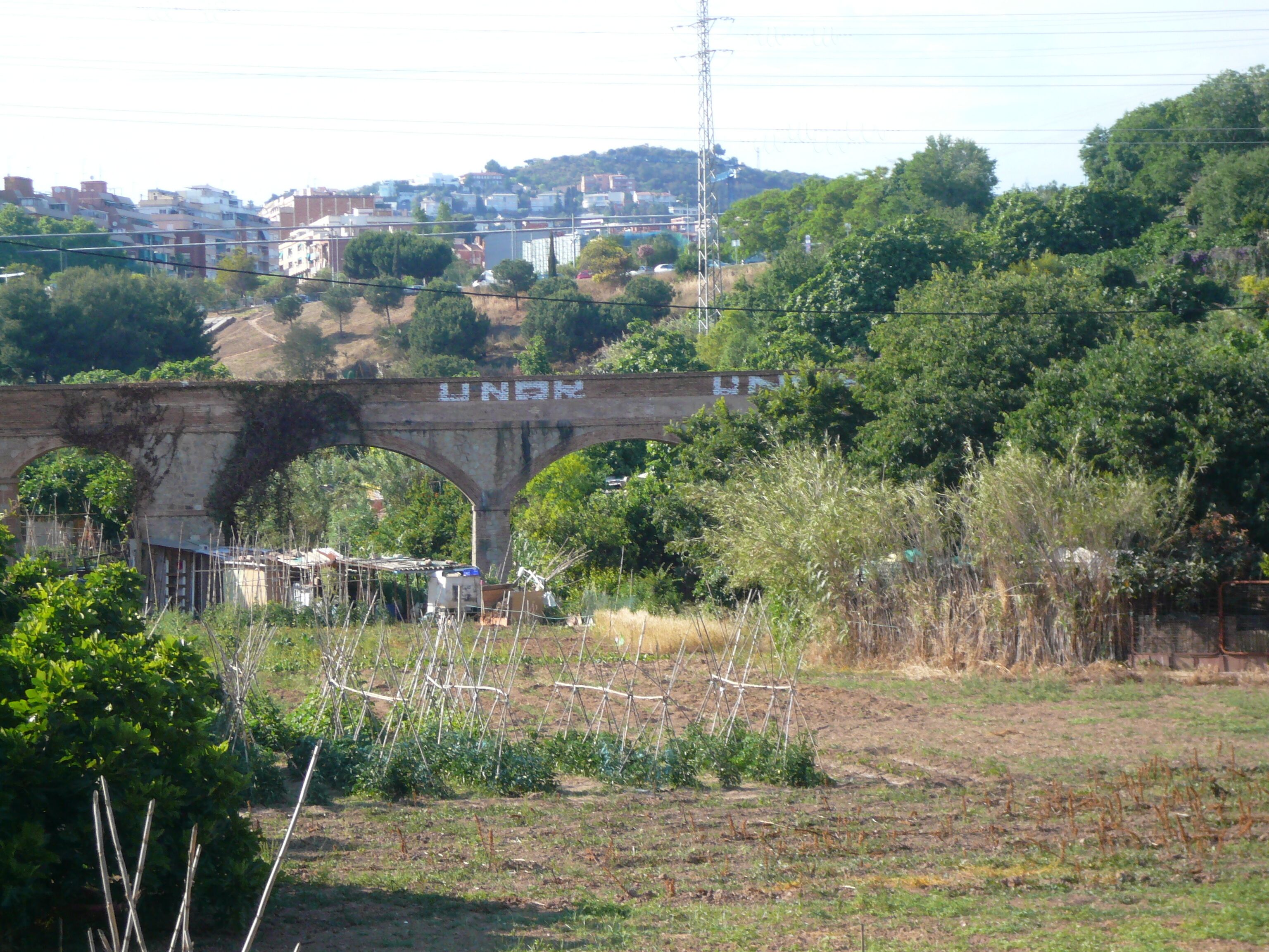 Aqüeducte sobre el torrent de Can Clota. Torrent de Can Clota (Esplugues de Llobregat).
