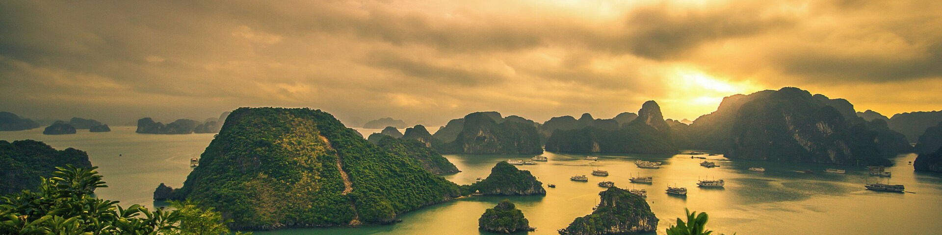 Early morning view from the top of Ti Top island. Around 400 step climb to get to this spot but definitely worth it! #nature