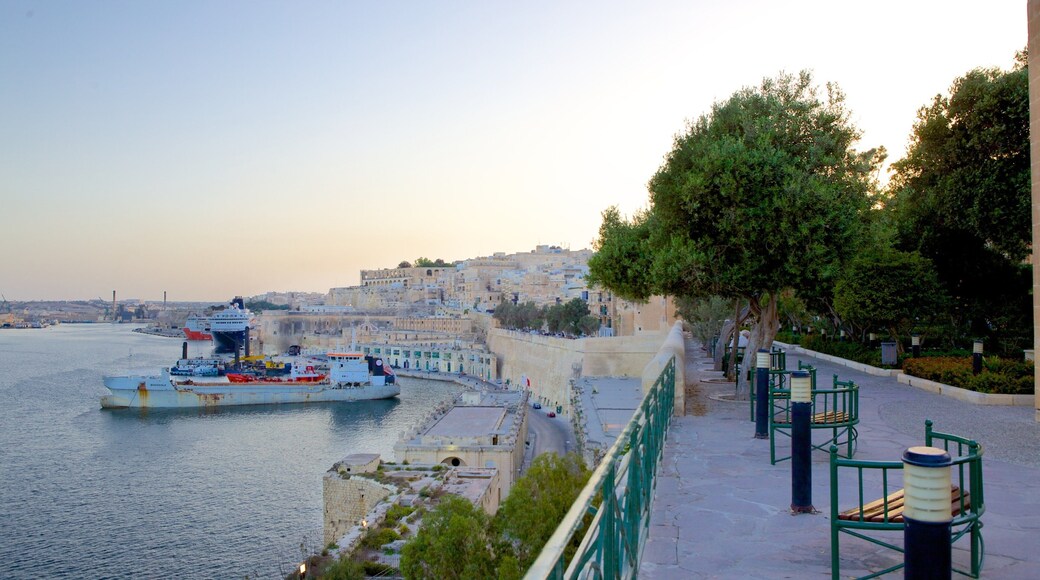 Grand Harbour which includes a bay or harbour