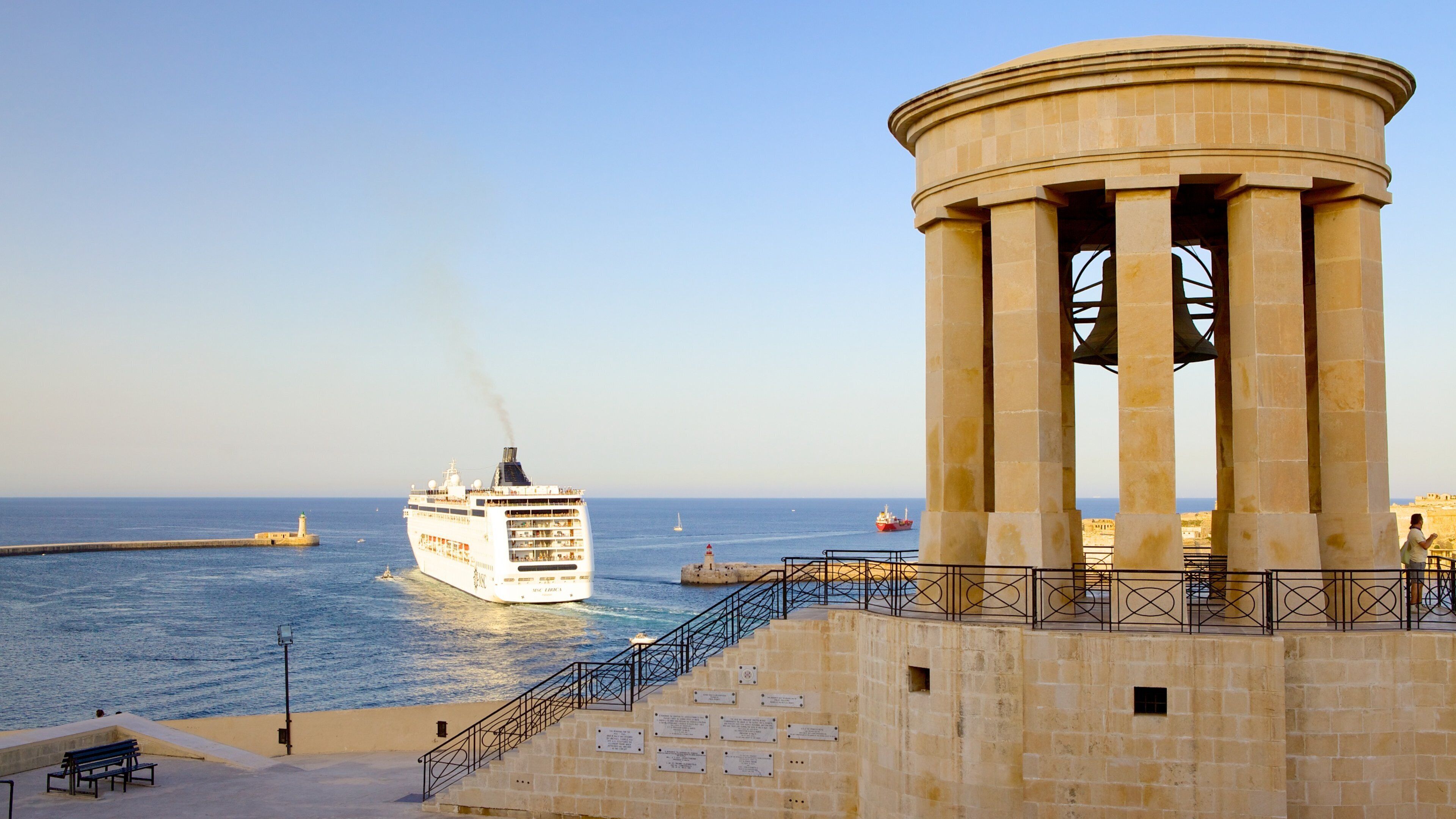Grand Harbour which includes a bay or harbour