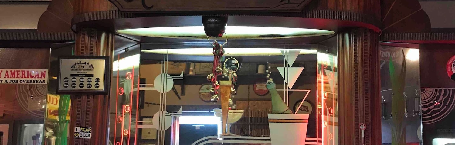 Really cool micro brewery with an old school vibe!