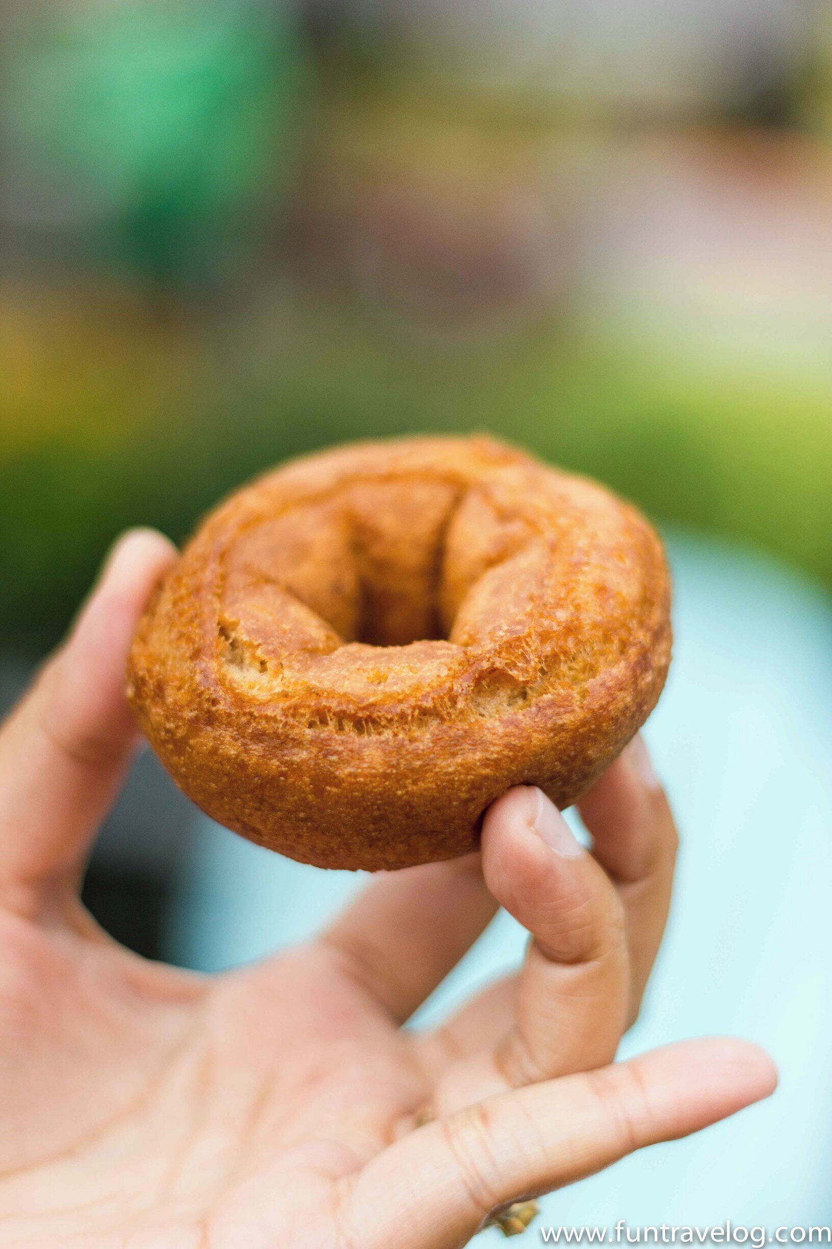 Moving to #Boston meant trading in India's monsoons for New England's fall season. Let's not discuss winters here. So far, we've thoroughly enjoyed this short but smashing season. Leaf peeping is a serious obsession and warm cider donuts..they're just mouth watering! We're all set to welcome autumn!

#NewEngland #Fall #VisitNH