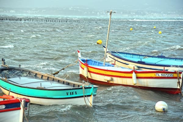The seaside towards the island of Gaou: very beautiful.