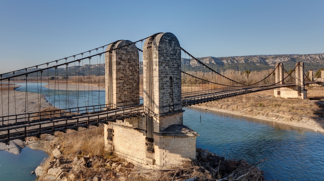Le vieux pont suspendu de Mallemort - Bouches-du-Rhone - France