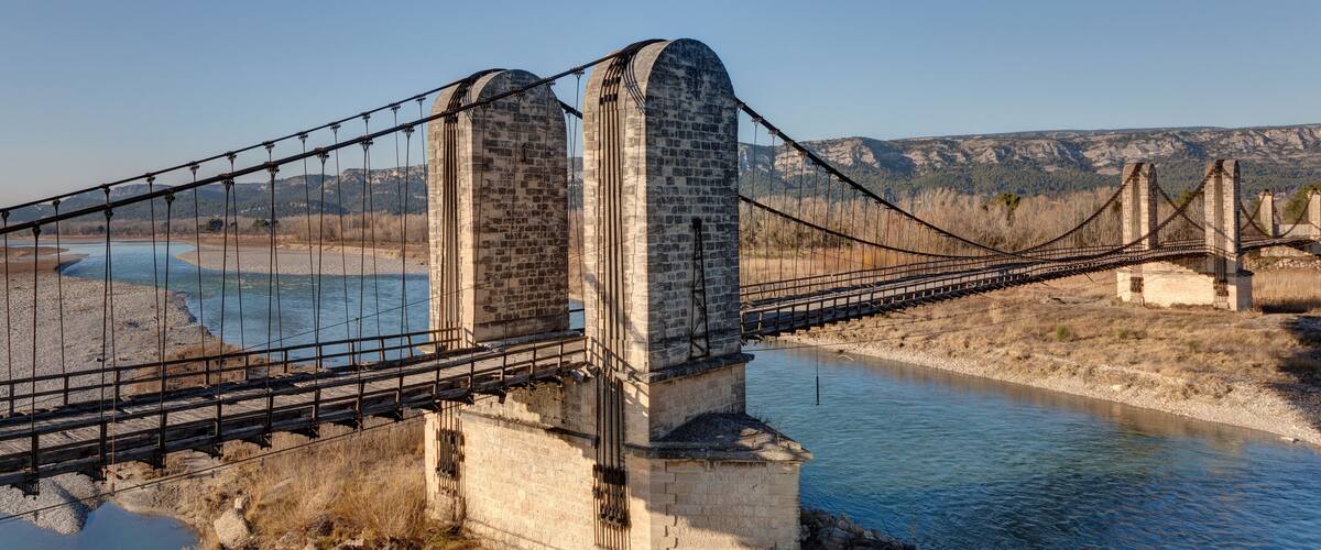 Le vieux pont suspendu de Mallemort - Bouches-du-Rhone - France