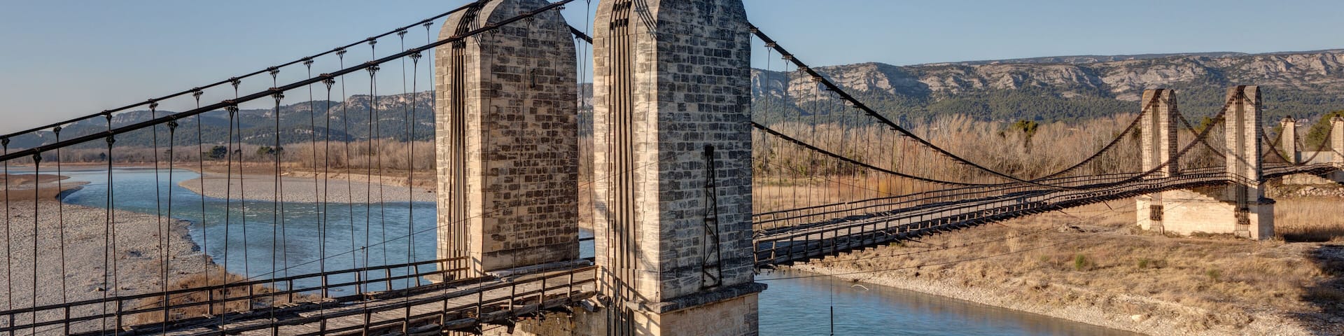 Le vieux pont suspendu de Mallemort - Bouches-du-Rhone - France