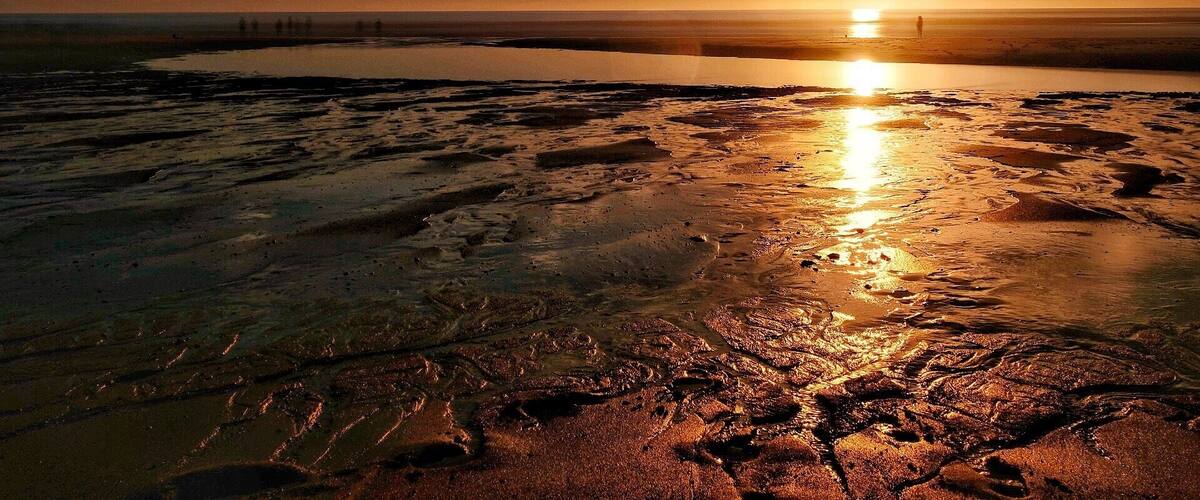 Beautiful sunsets at a beautiful beach.