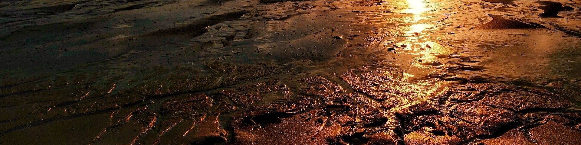 Beautiful sunsets at a beautiful beach.