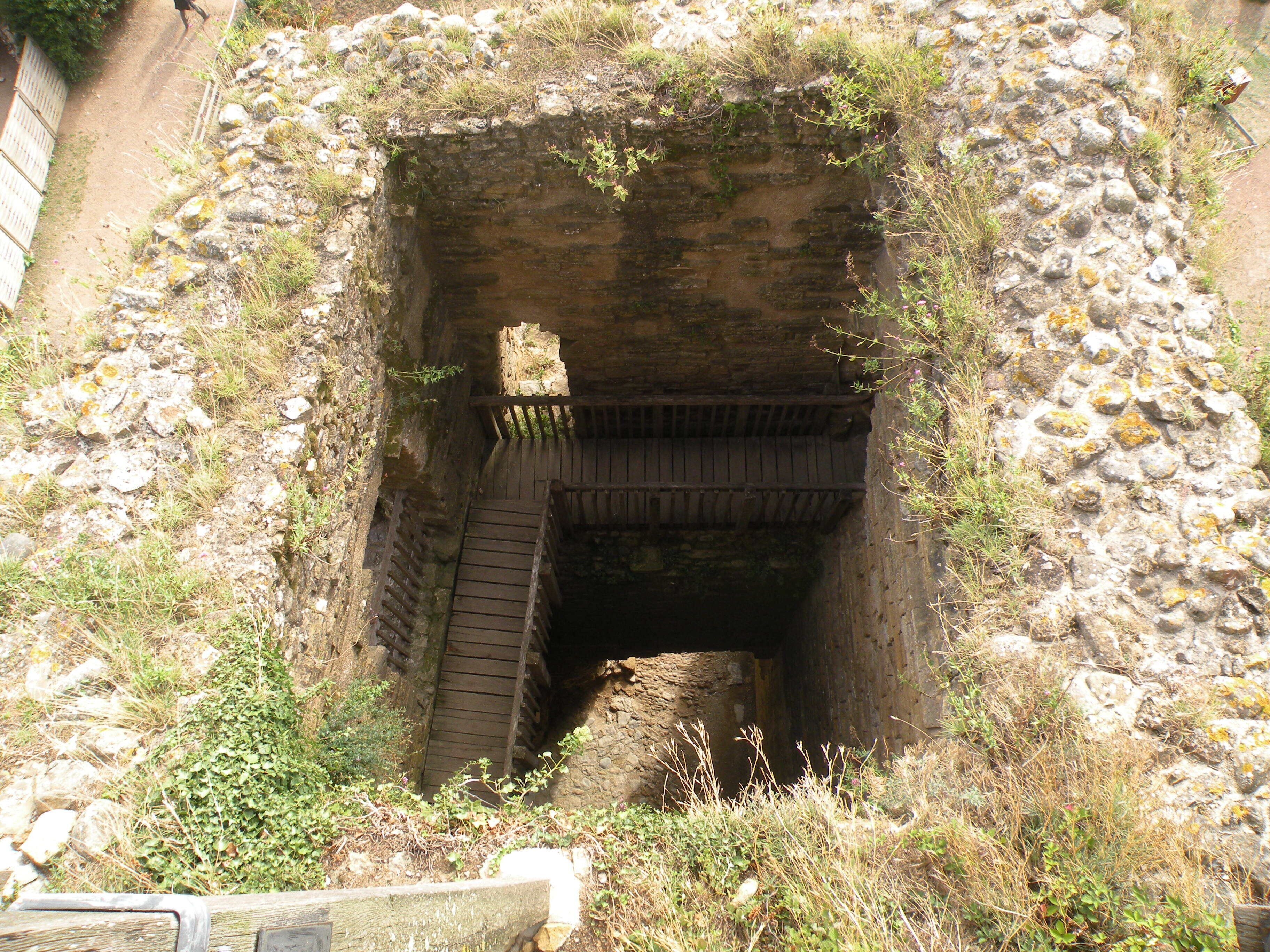 This building is indexed in the Base Mérimée, a database of architectural heritage maintained by the French Ministry of Culture, under the reference PA00110275 .