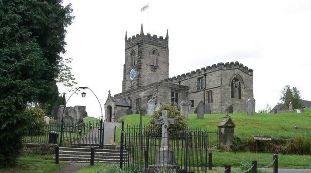 St James Church in Smisby, south Derbyshire With the war memorial at the junction of Main Street, Chapel Street, and Annwell Lane.