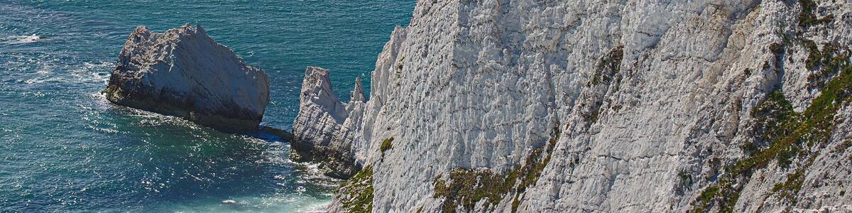 The Old Battery near The Needles at the western end of the Isle of Wight, photo taken from the viewpoint near the New Battery. Wikidata has entry Q26514877 with data related to this item.