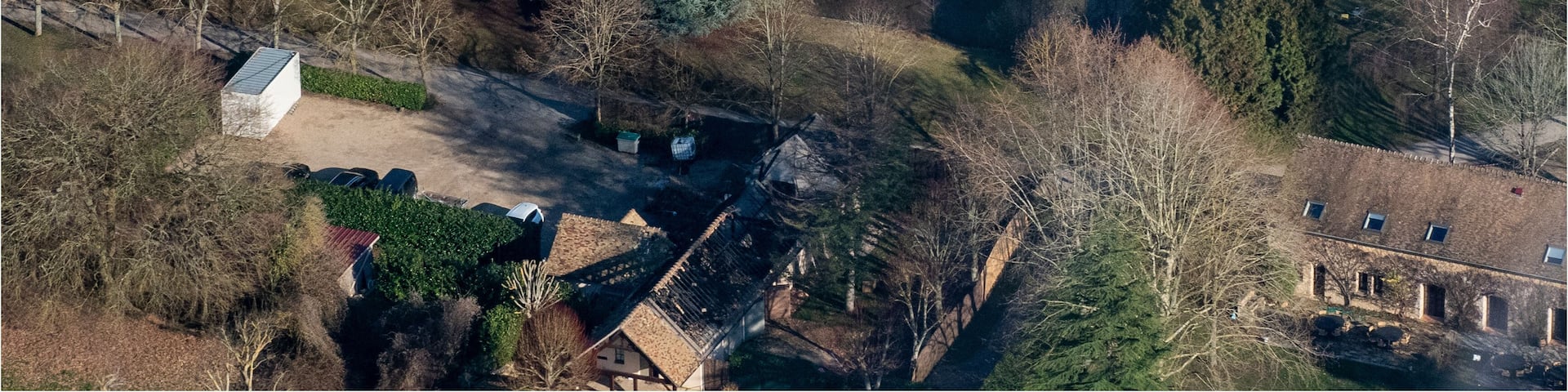 vue aérienne du château de Villiers-le-Mahieu dans les Yvelines en France