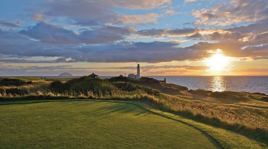 If the weather is good, there are always beautiful images to capture in Scotland.
Lovely summer sunset at Turnberry with Alisa Craig in the background.
#lighthouses
#Outdoors