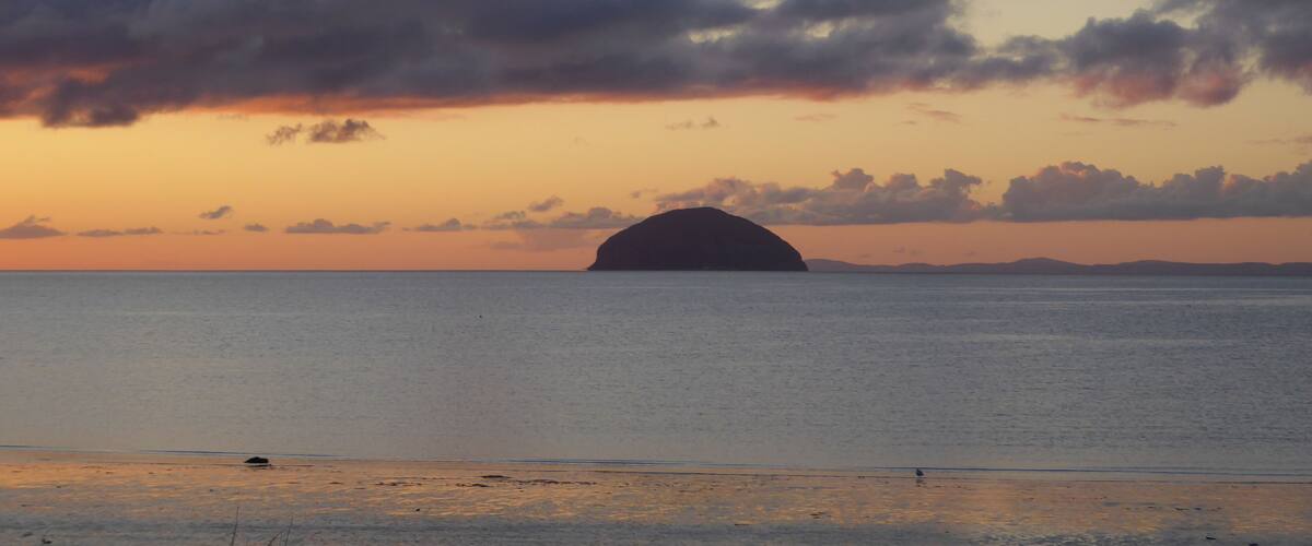Sonnenuntergang vor Schottlands Küste