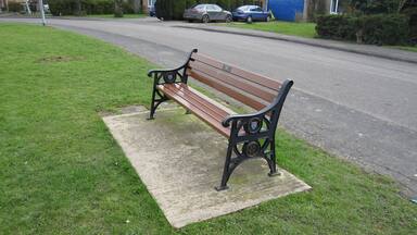 Memorial bench in Forest Avenue