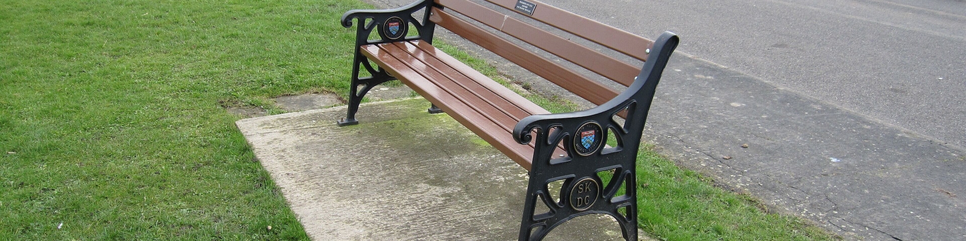 Memorial bench in Forest Avenue