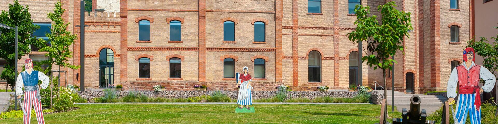 Außenfassade der ehemaligen Brauerei in Mutzig. Departement Bas-Rhin in der Region Elsass in Frankreich