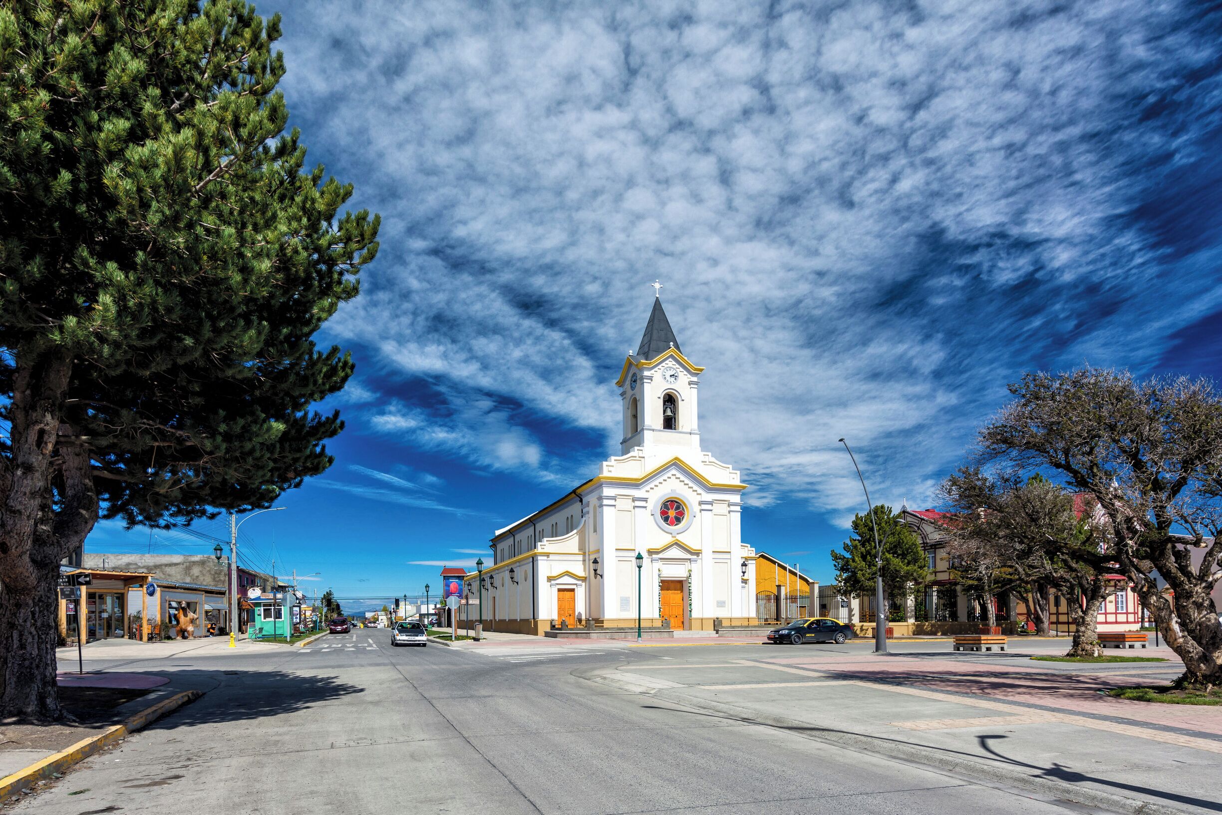 Being the door to the world famous Torres del Paine National Park, this small town is charming by itself!
#chile #puertonatales #patagonia 