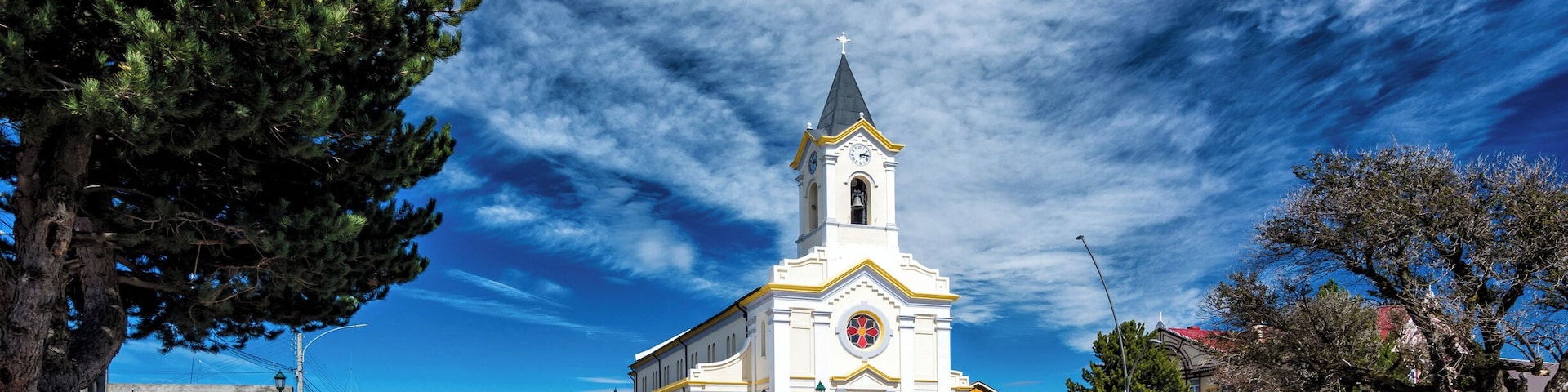 Being the door to the world famous Torres del Paine National Park, this small town is charming by itself!
#chile #puertonatales #patagonia