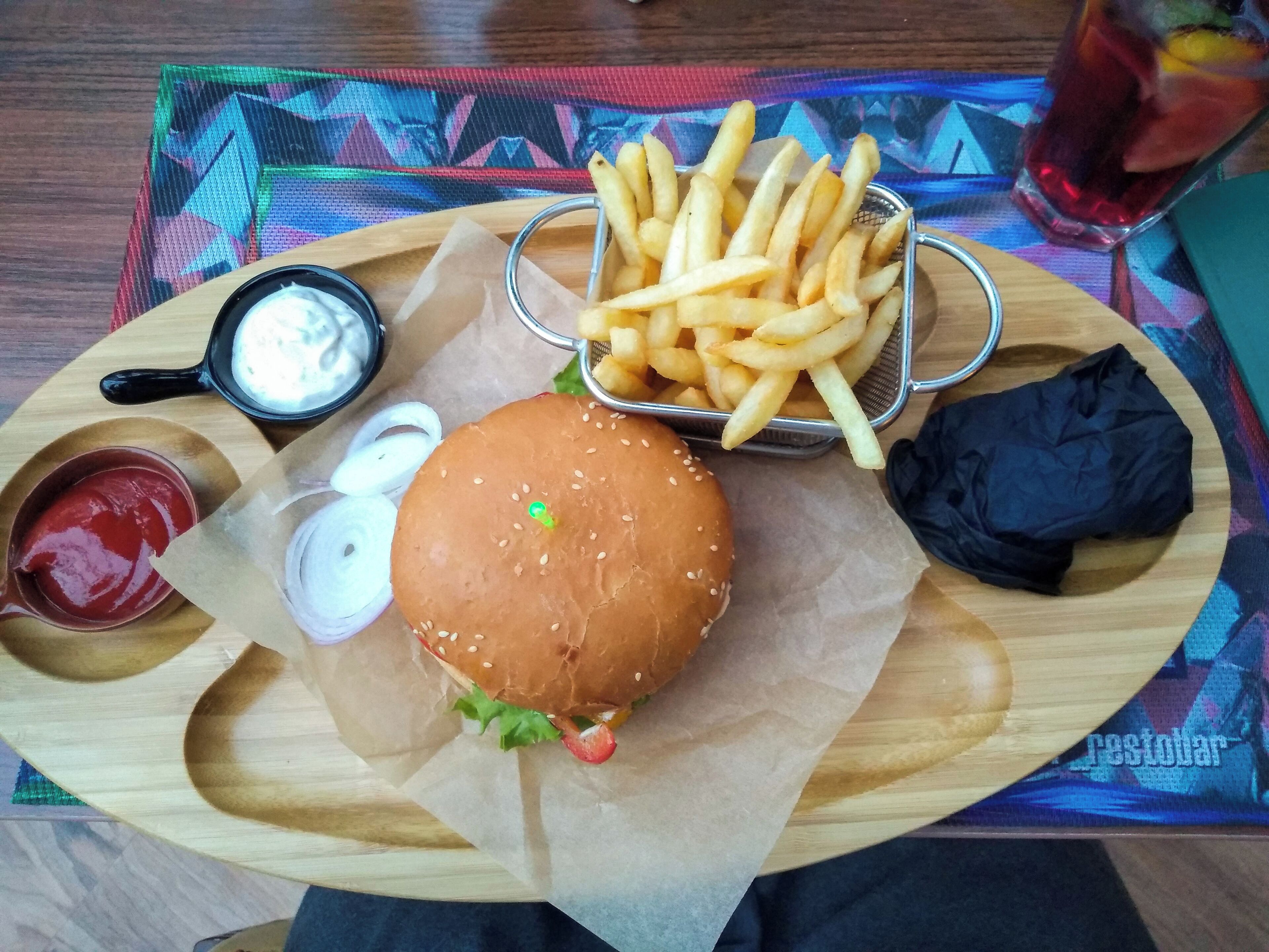 Very nice and colourful burger pub in Khan Shatyr; #delicious lemonades and many items for vegetarians on the menu.
Last but not least, fantastic personnel!
#GoodEats