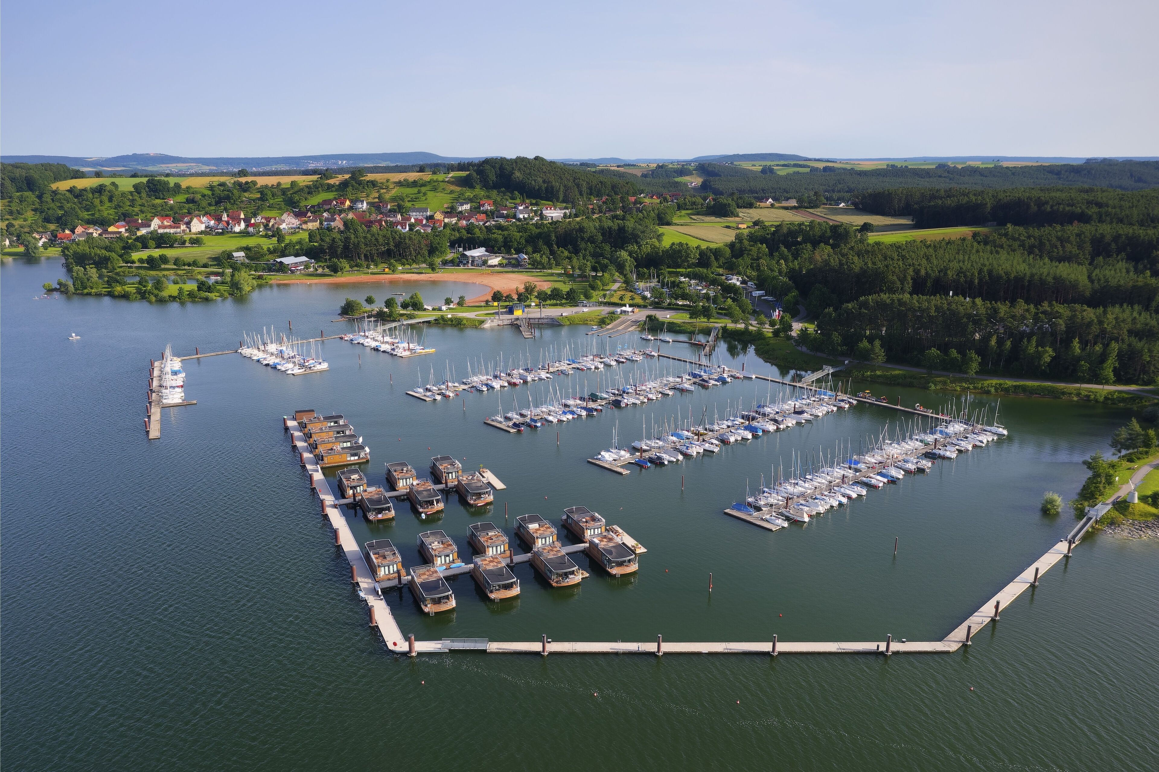 Aerial view, in front Floating Village at the Brombachsee, behind it sailing harbour, marina, behind left Ramsberg at the Brombachsee, district of Markt Pleinfeld, Franconian Lake District, Middle Franconia, Franconia, Bavaria, Germany