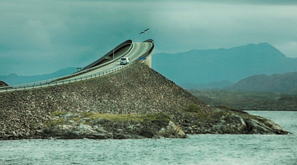 The road over the Atlantic that disappears