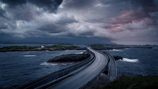 Love at first sight. Atlantic Road is a paradise for photographers.
#GreatOutdoors #norway