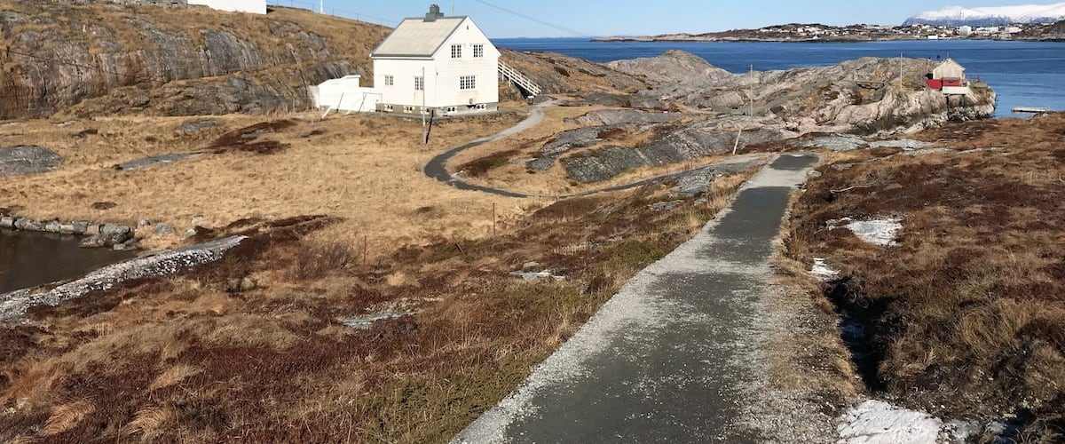 Stavneset fyr/lighthouse
This is a very popular place to go for walks. You can watch the ships arrive and leave Kristiansund. It’s also a great spot for sunsets.
#stavneset #averøy #nordmøre #norway #lighthouse #LifeAtExpedia