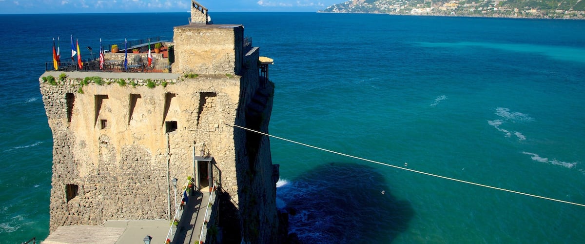 Maiori có tính năng di sản và cảnh bờ biển