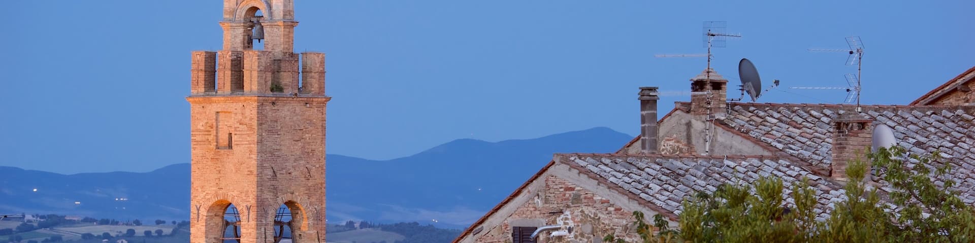 Montalcino showing a sunset and heritage architecture