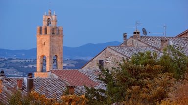Montalcino showing a sunset and heritage architecture