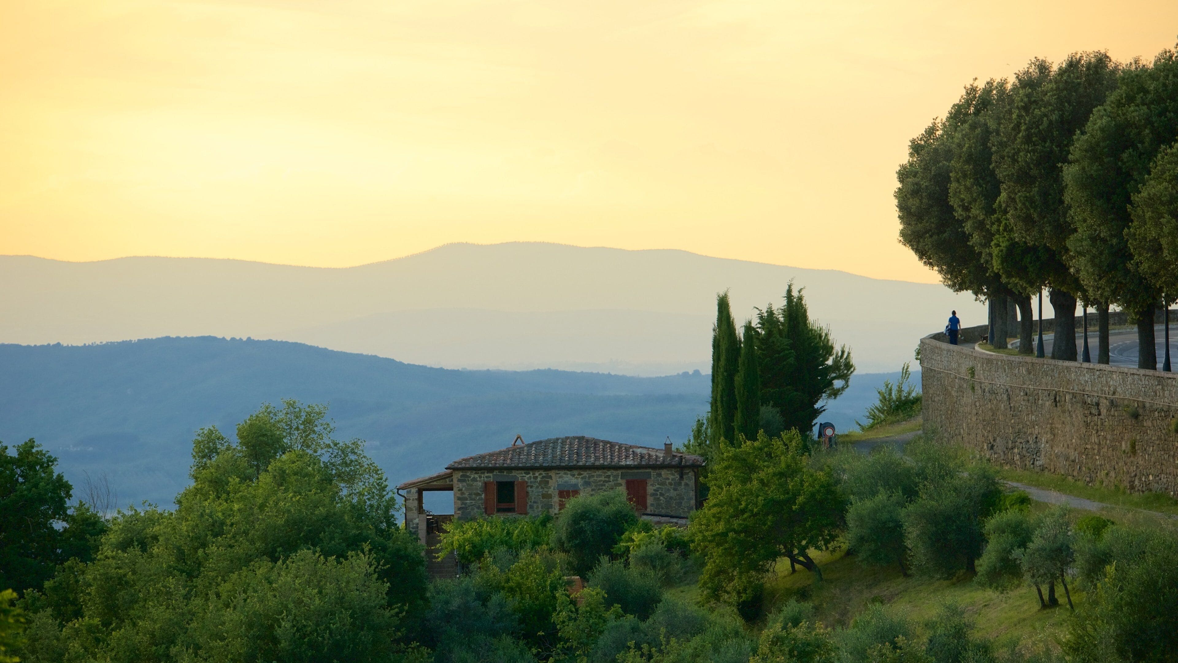 Montalcino caratteristiche di tramonto e vista del paesaggio