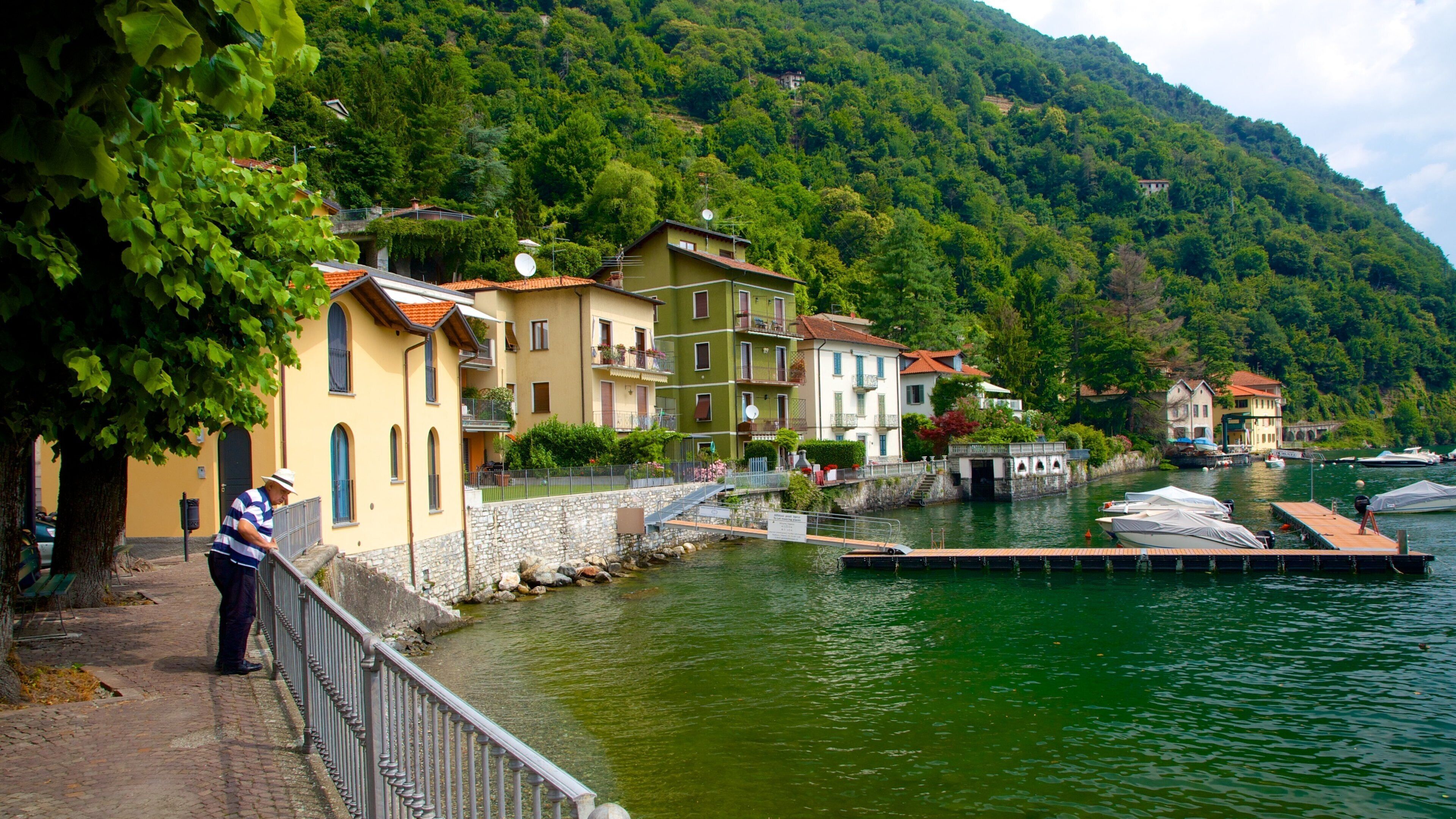 アルジェーニョ フィーチャー 海岸沿いの町, マリーナ と 家屋